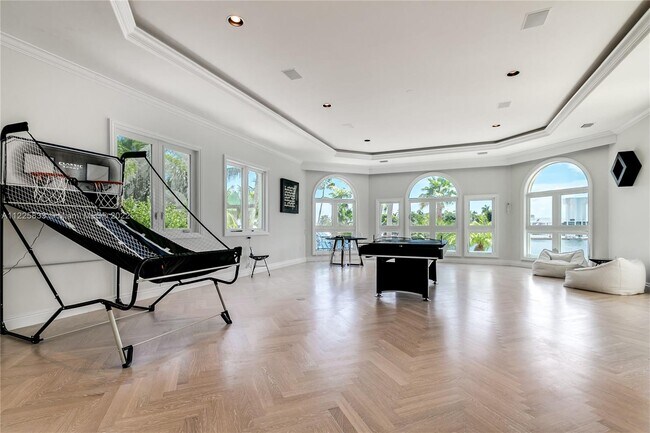 Building Photo - 709 Idlewyld Dr