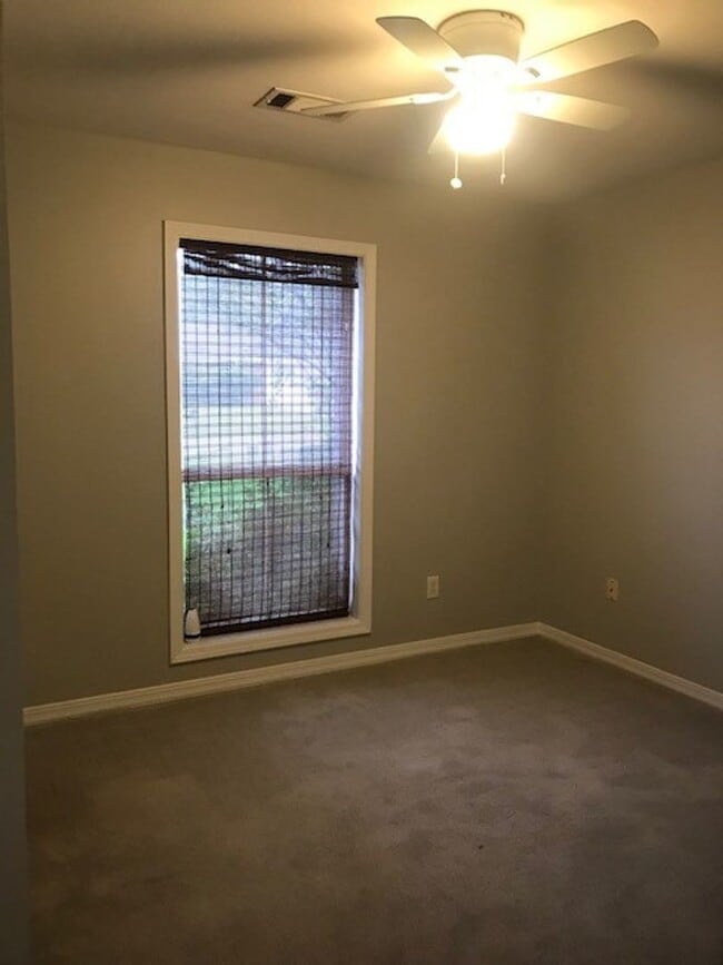 Building Photo - 3 Bed 2 Bath in Remington Estates