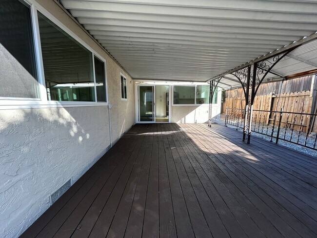 Building Photo - Beautifully Renovated 4 Bedroom 2 Bath Sin...