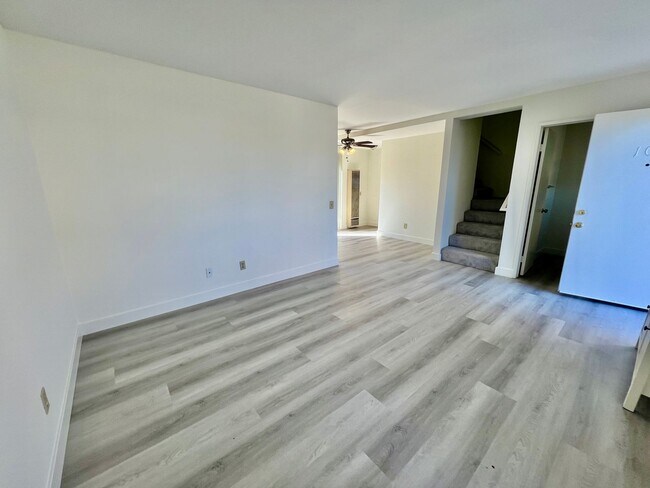 Building Photo - 702 Jay Cir