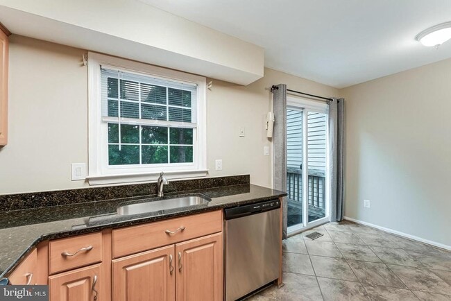 Building Photo - 8475 Canyon Oak Dr