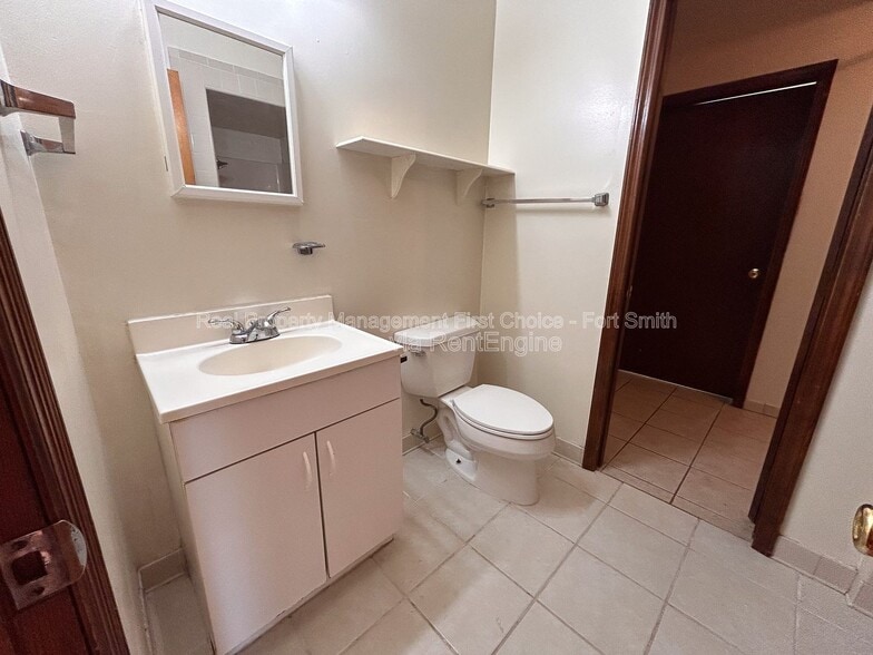 Building Photo - 1306 S 41st St