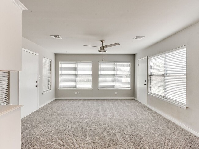 Building Photo - Spacious 4 bedroom in Edmond!