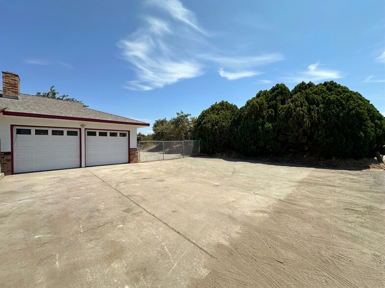 Building Photo - 15050 Cottage Ave