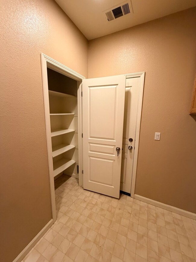 Building Photo - 1146 Oatgrass Way