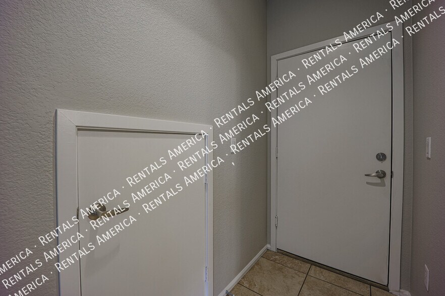 Building Photo - 6745 N 93RD Ave