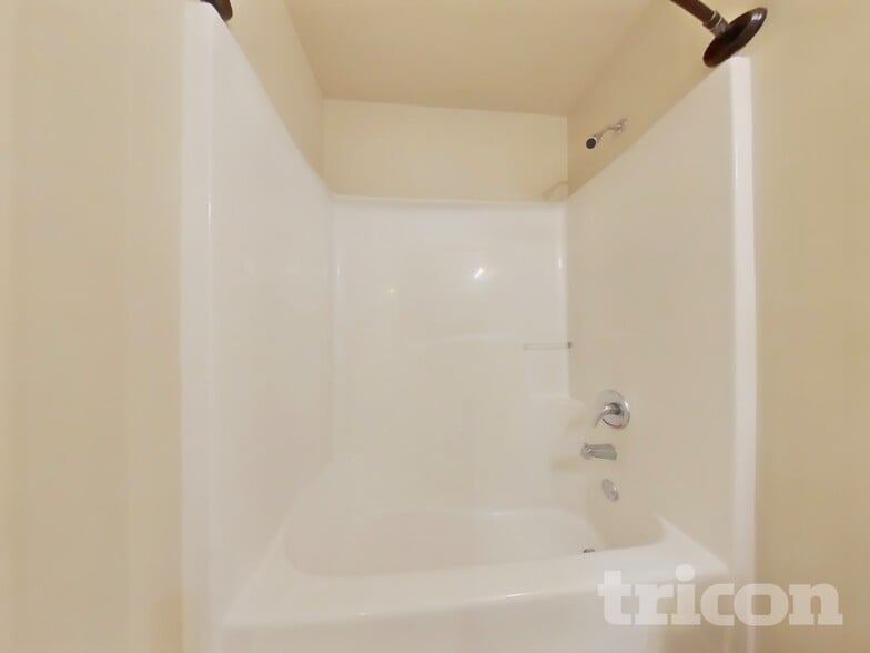 Building Photo - 266 Creek View Ln