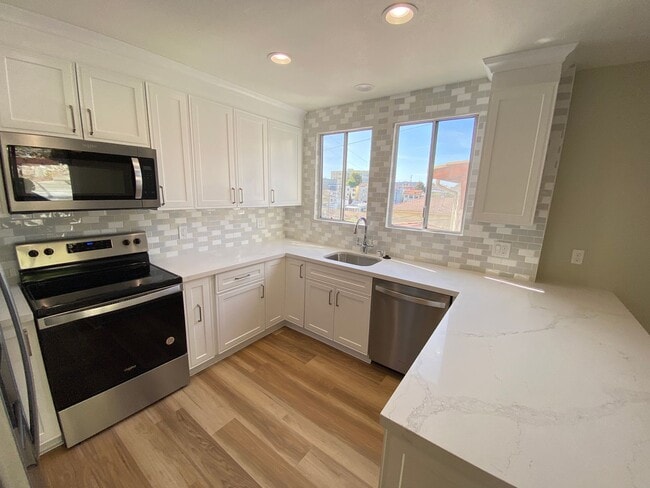 Building Photo - 469 Capital St