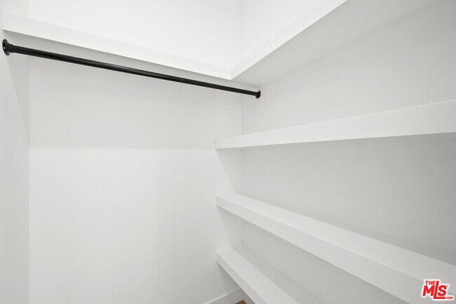 Building Photo - 2324 S Dunsmuir Ave