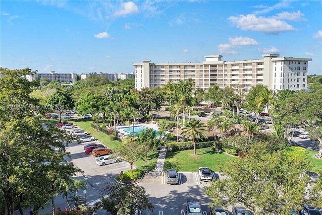 Building Photo - 2940 N Course Dr