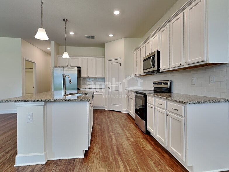 Building Photo - 918 Walden Woods Dr