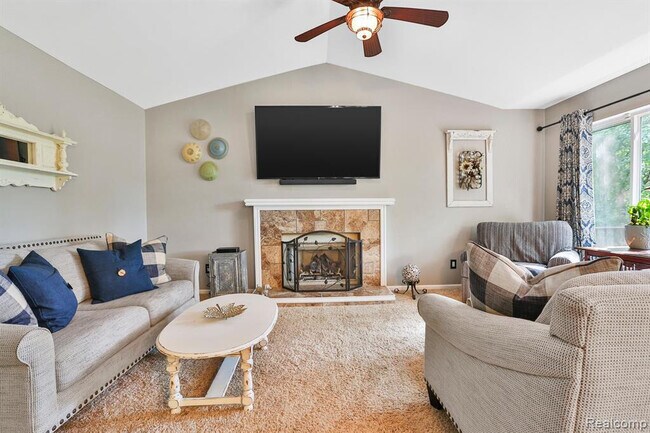 Building Photo - 3288 Hickory Dr