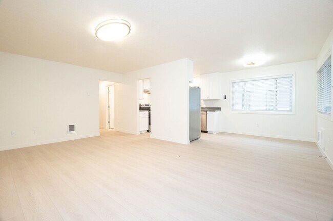 Building Photo - Beautiful 2 Bedroom Irvington Gem, Fully Renovated!