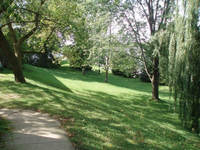 Building Photo - 922 Melvin Court # 4 (Avail May 1)