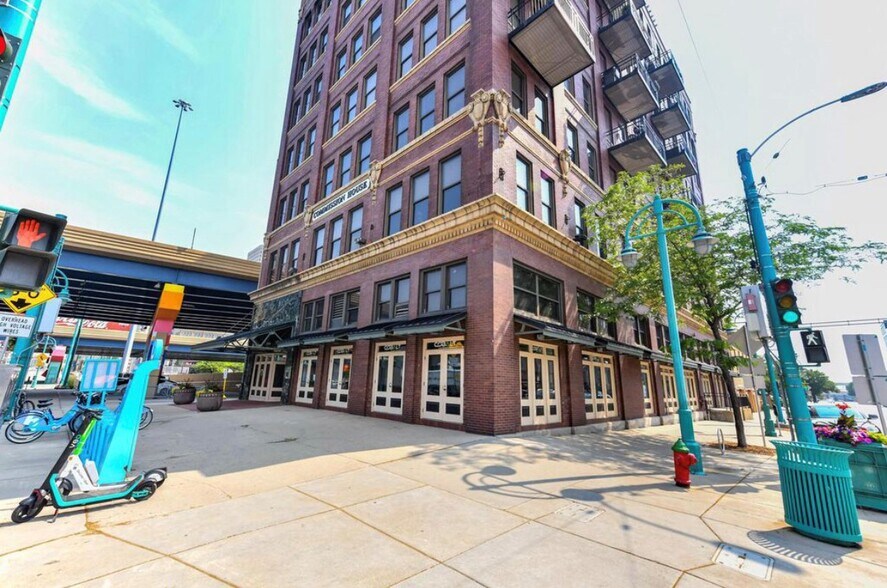 Building Photo - 400 N Broadway