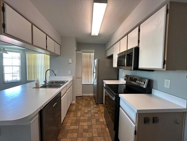 Building Photo - 2035 Royal Bay Blvd
