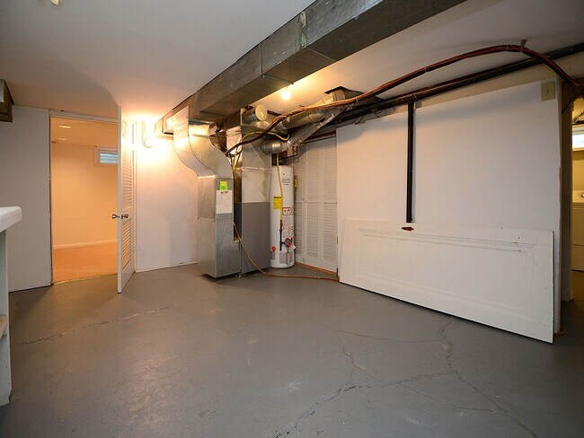 Building Photo - 2108 S 46th St