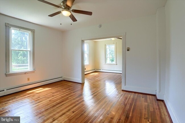 Building Photo - 117 3rd St