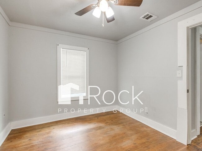 Building Photo - Updated Cozy 2 Bed 1 Bath Home in Guthrie ...