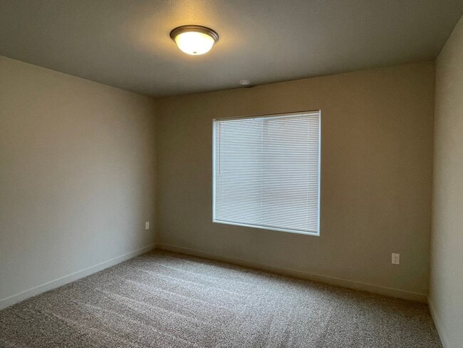 Building Photo - 3 bedroom, Modern Duplex available soon!