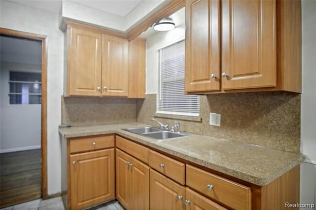 Building Photo - 24101 Westhampton St