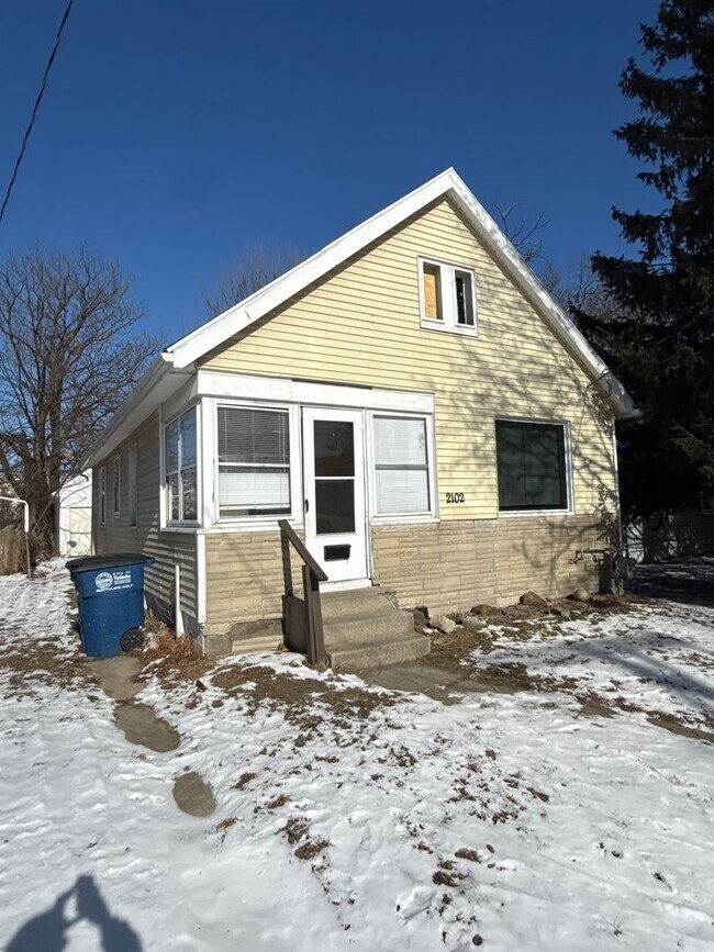 Building Photo - 2 bed 1 bath