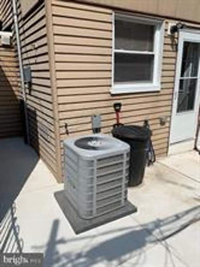 Building Photo - Beauty in LOMO