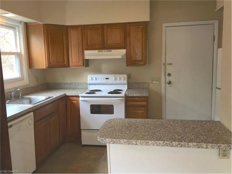 Kitchen - 1380 Webb Rd