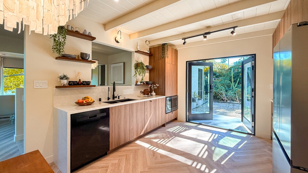 Building Photo - 5323 Monterey Rd