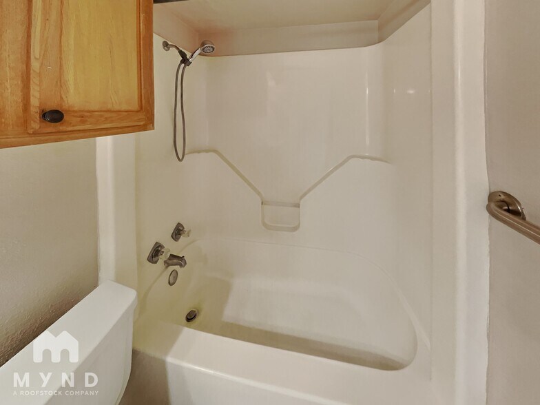 Building Photo - 5515 Brookview Ct