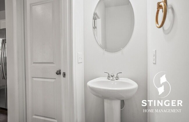 Building Photo - 38 Chestnut St