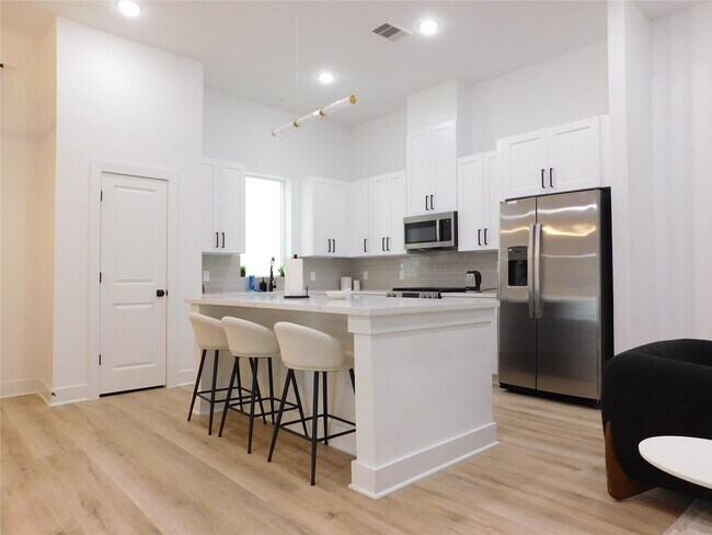 Building Photo - 3460 Bremond St