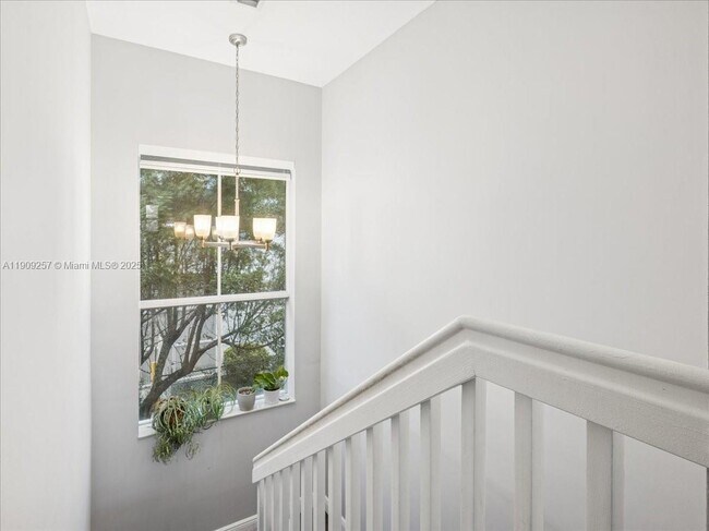 Building Photo - 2730 SW 26th St