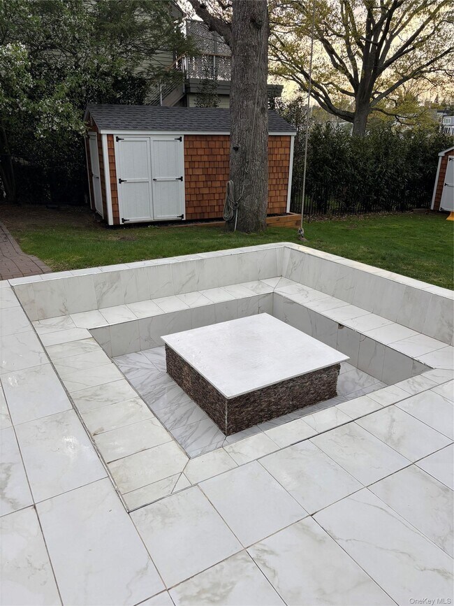 Building Photo - 658 Shore Acres Dr