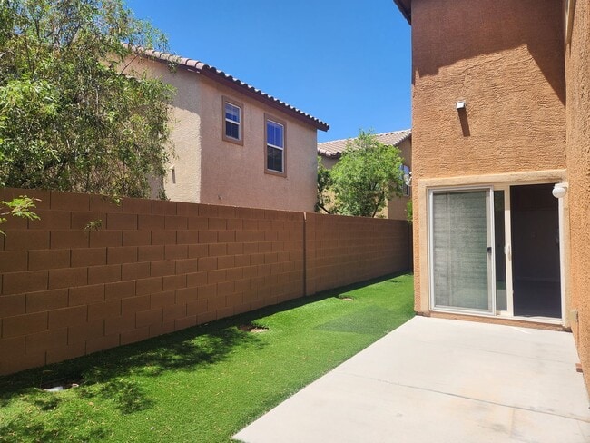 Building Photo - Cozy and charming 3-bedroom, 2.5-bath home