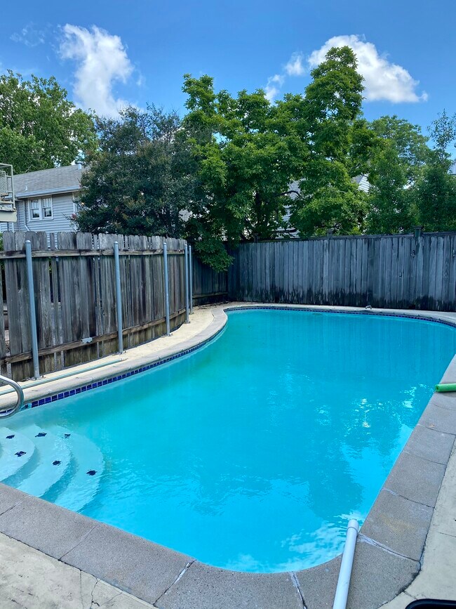 Pool - 801 Henry Clay Ave