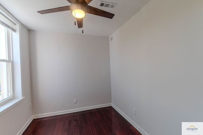 Building Photo - 2608 E Fayette St