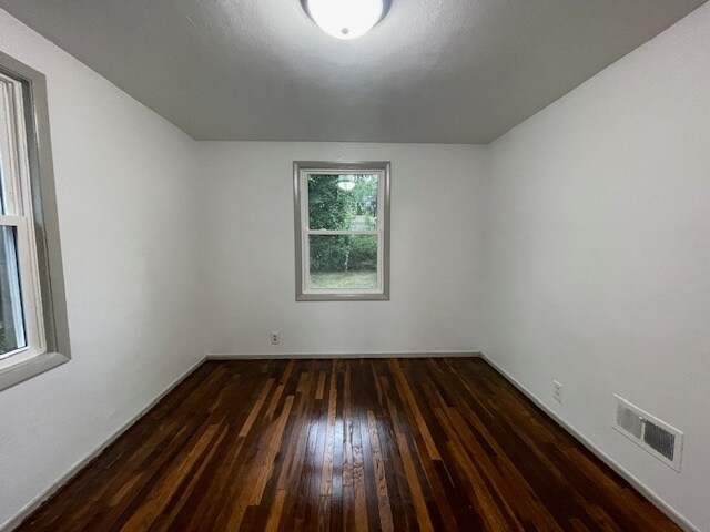 Building Photo - 2229 Parkview Pl