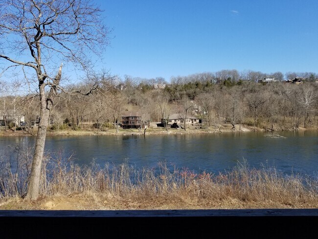 Building Photo - I Bedroom 1 Bath Apartment on Lake Taneycomo in Branson , MO