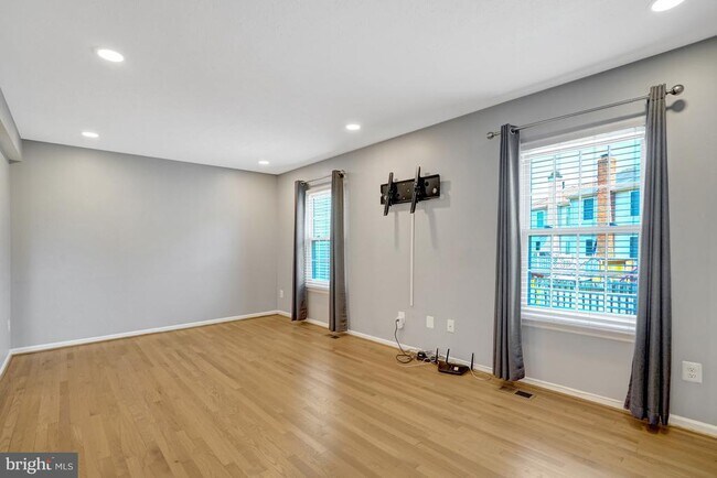 Building Photo - 6063 Hydrangea Dr