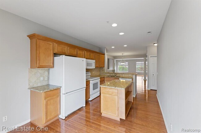 Building Photo - 3091 Camden Dr