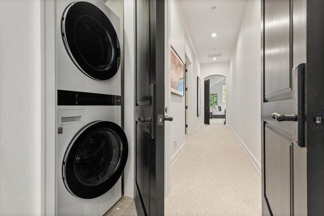 Building Photo - 289 Exhibition Ln