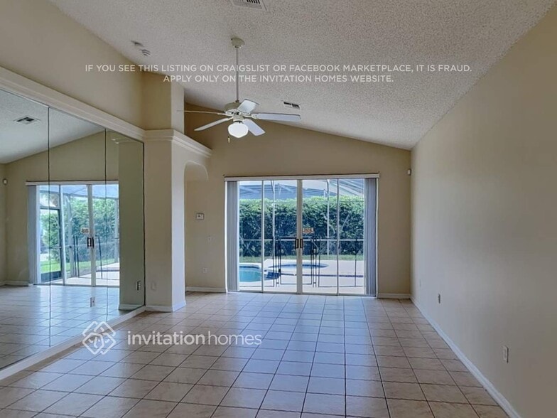 Building Photo - 16725 Rolling Green Dr