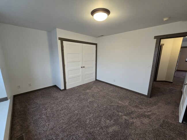Building Photo - 745 Linda Ln