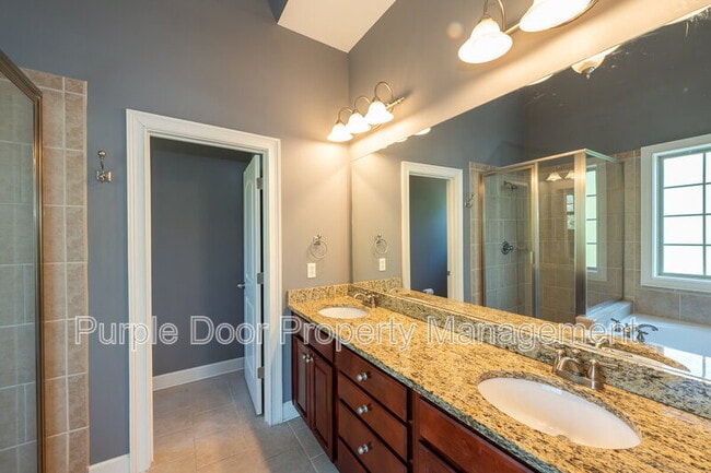 Building Photo - 913 Telfair Close