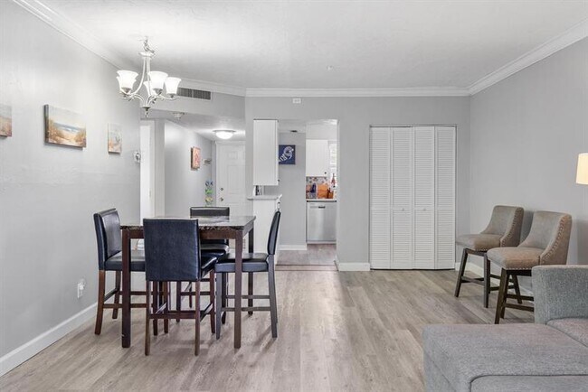 Building Photo - 1400 NE 57th Ct