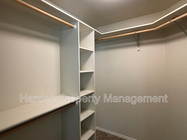 Building Photo - 2322 E Mugo St