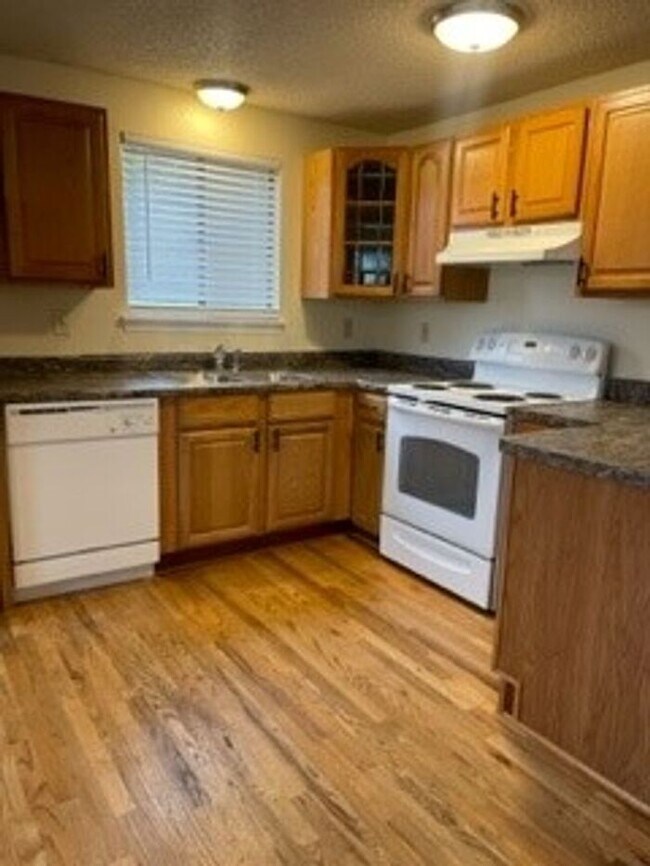 Building Photo - 2 Bedroom, 1 Bath Condo in University Place/Tacoma!!