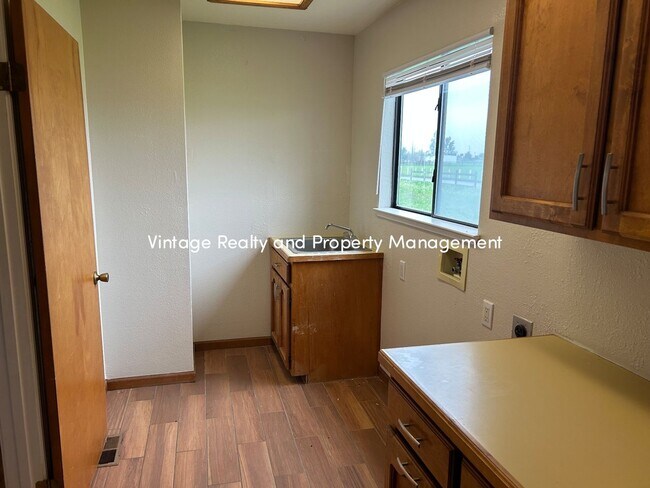 Building Photo - Available Soon!! Extra Big 5 Bedroom Country Home That You Have To See!!!