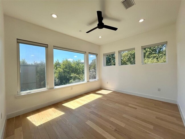 Building Photo - 4010 Clawson Rd